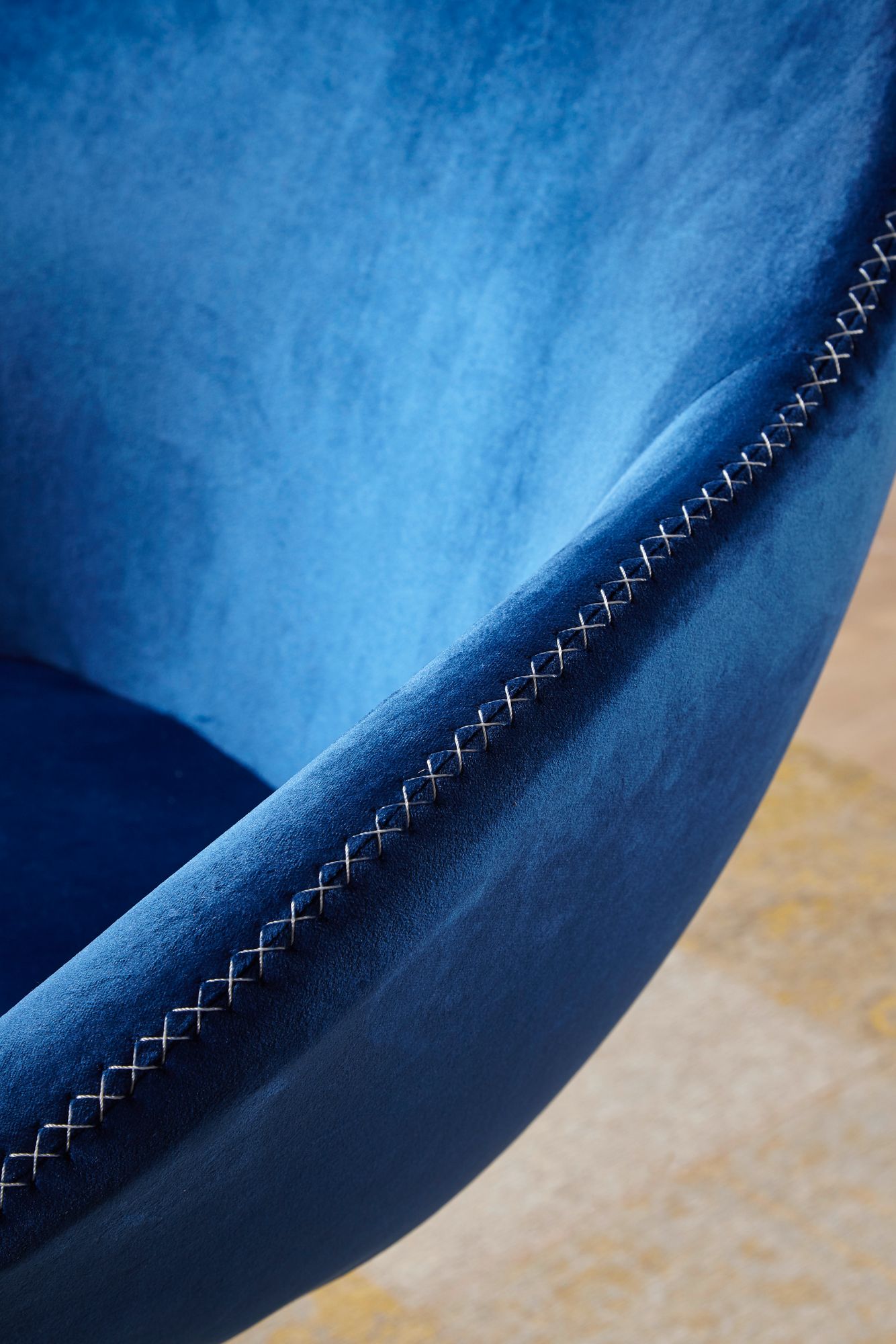 Sillón giratorio sarin de terciopelo azul / dorado, diseño 70x79x70 cm